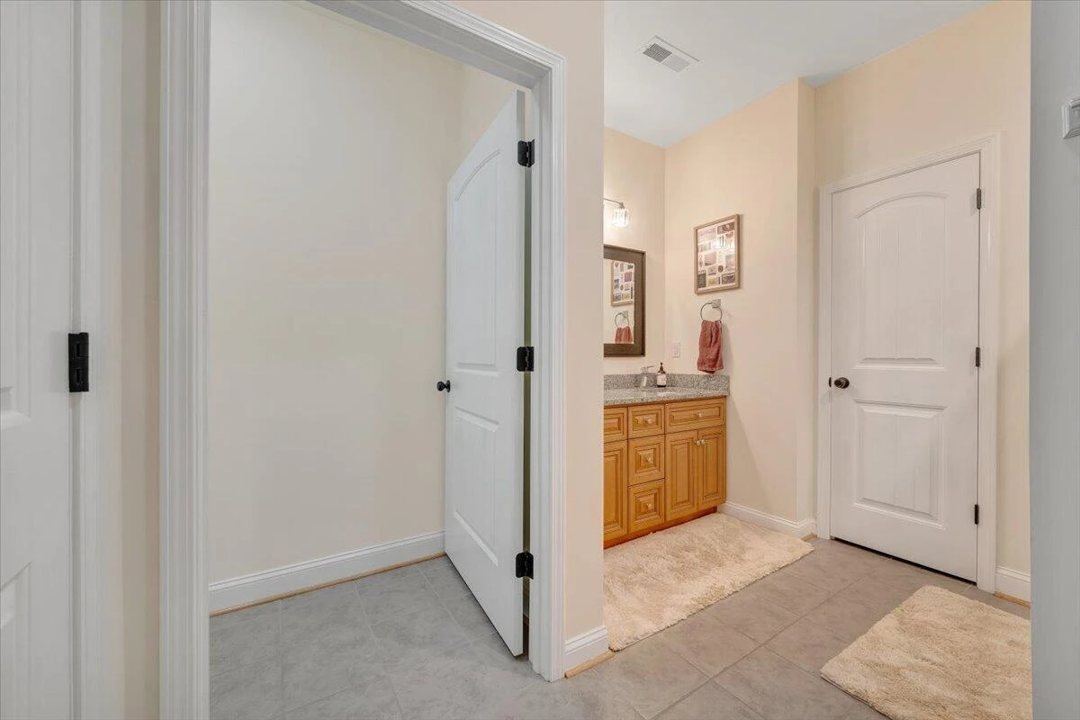 1290 Trafalgar DR - Photo 33