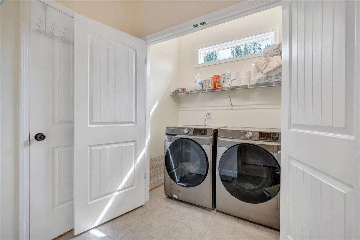 1290 Trafalgar DR - Photo 34