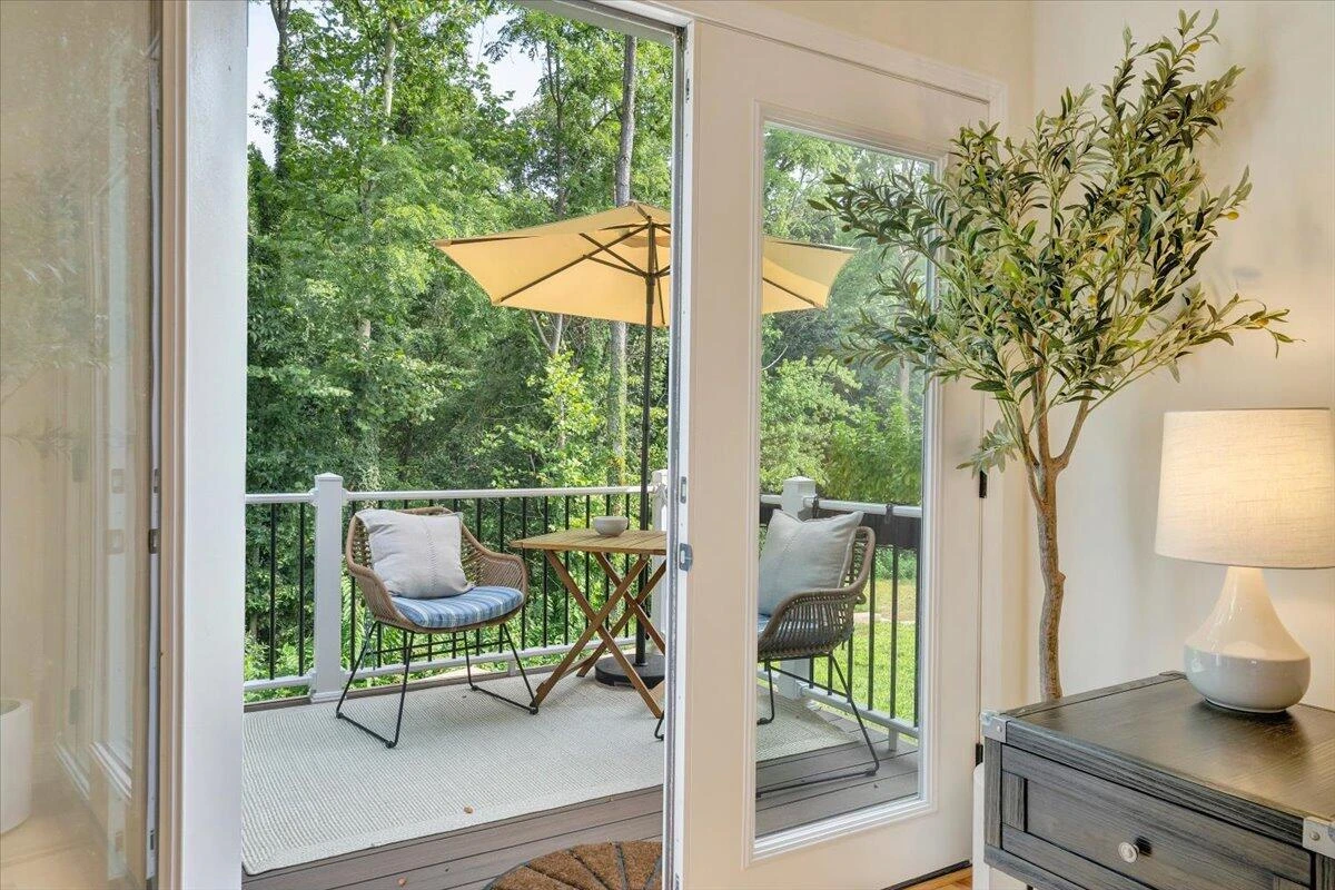 1290 Trafalgar DR - Photo 36