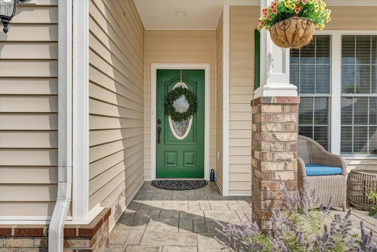 1290 Trafalgar DR - Photo 38