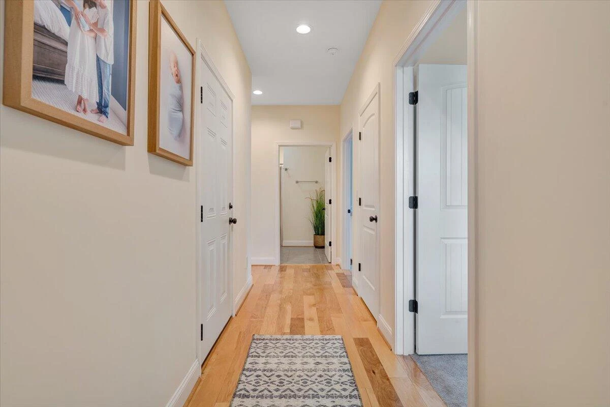 1290 Trafalgar DR - Photo 5