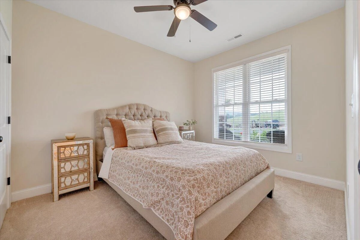 1290 Trafalgar DR - Photo 6