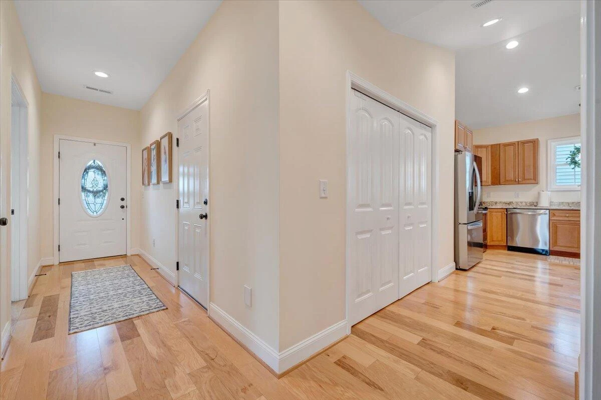 1290 Trafalgar DR - Photo 9