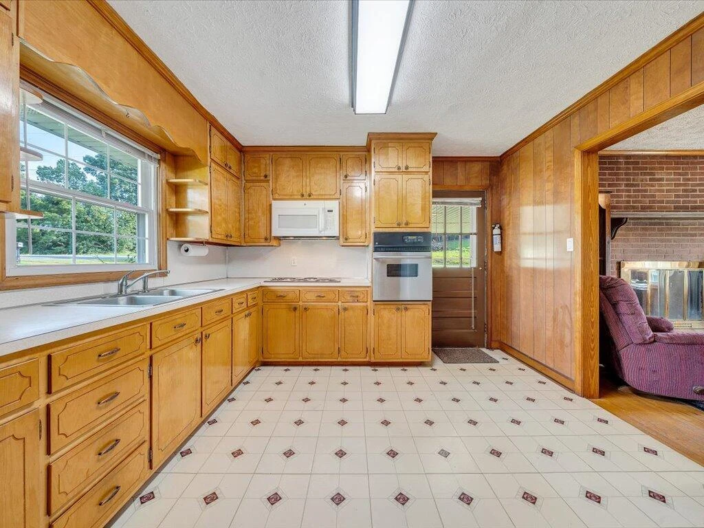 4300 Blackberry RD - Photo 12