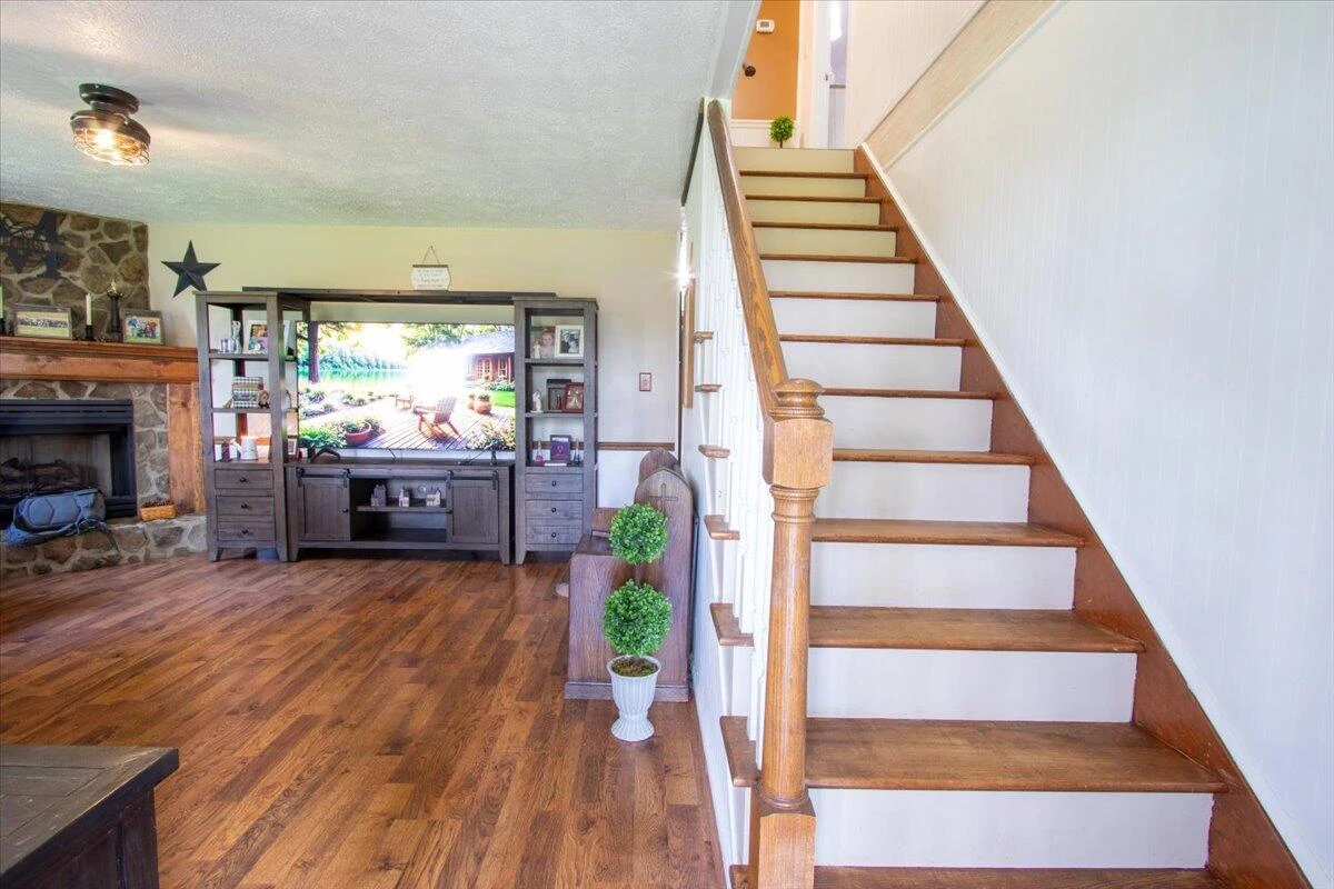 50 Mapleridge DR - Photo 4