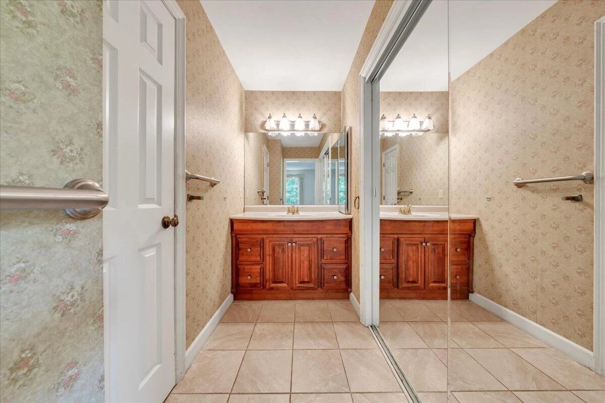 2391 Romar DR - Photo 43