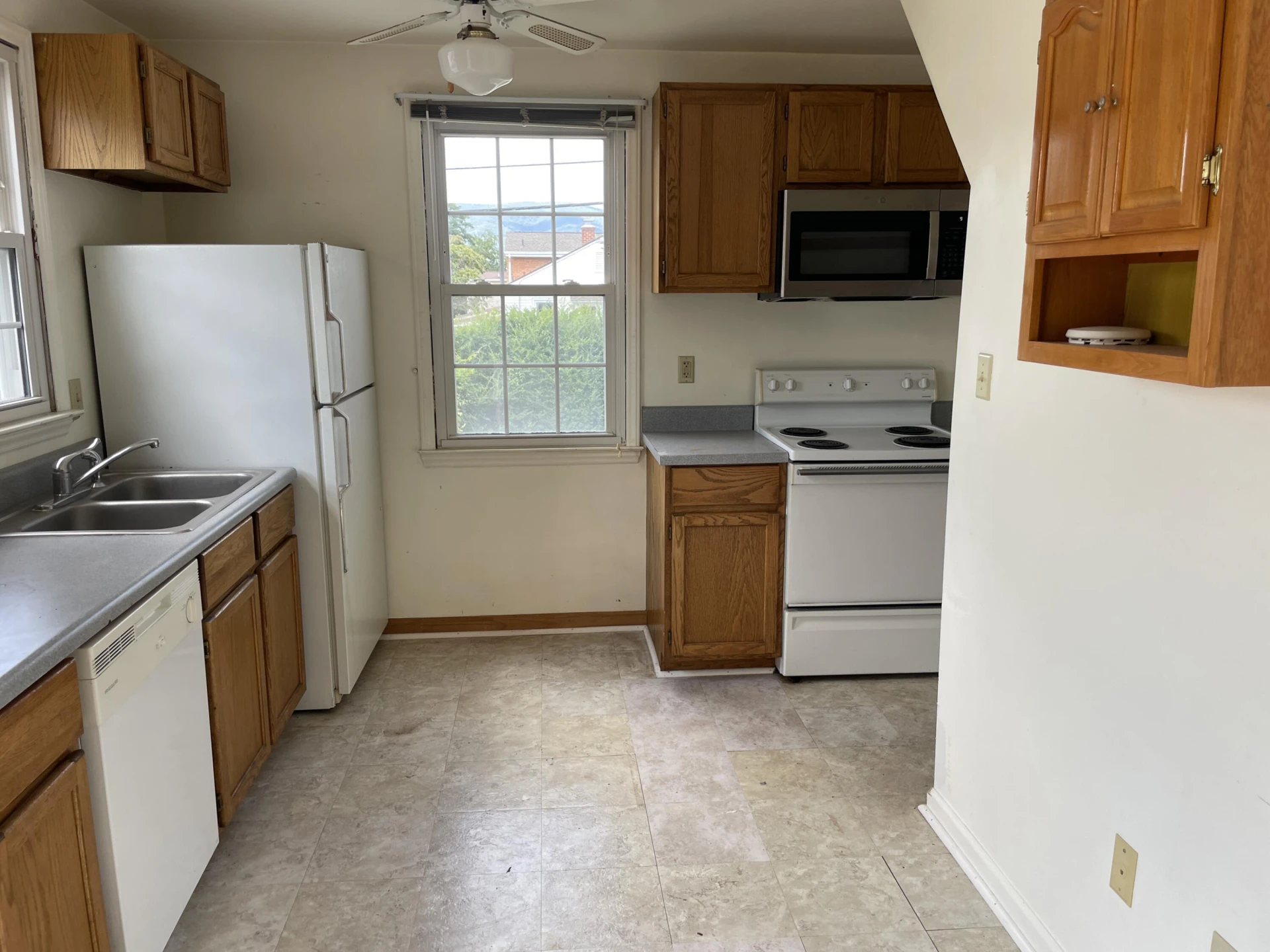 2105 MOUNTAIN AVE - Photo 4
