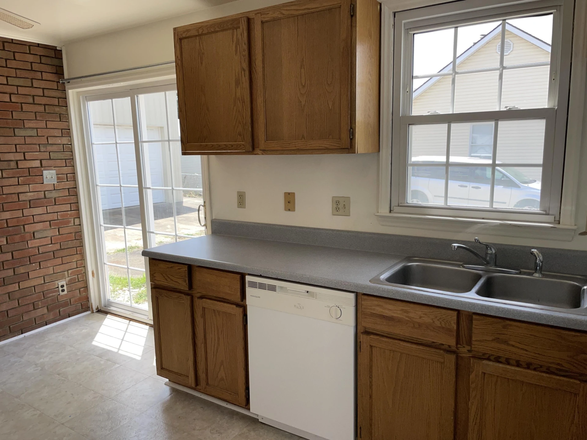 2105 MOUNTAIN AVE - Photo 5