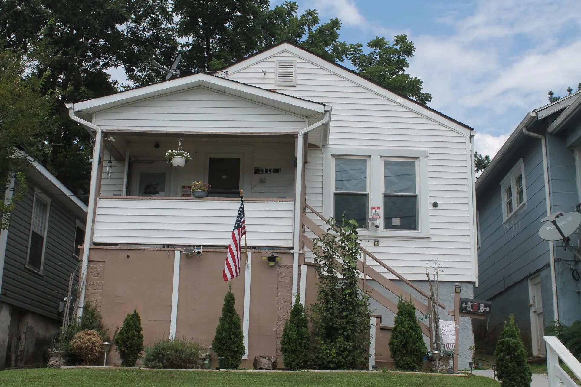 1318 Dale AVE SE - Photo 2
