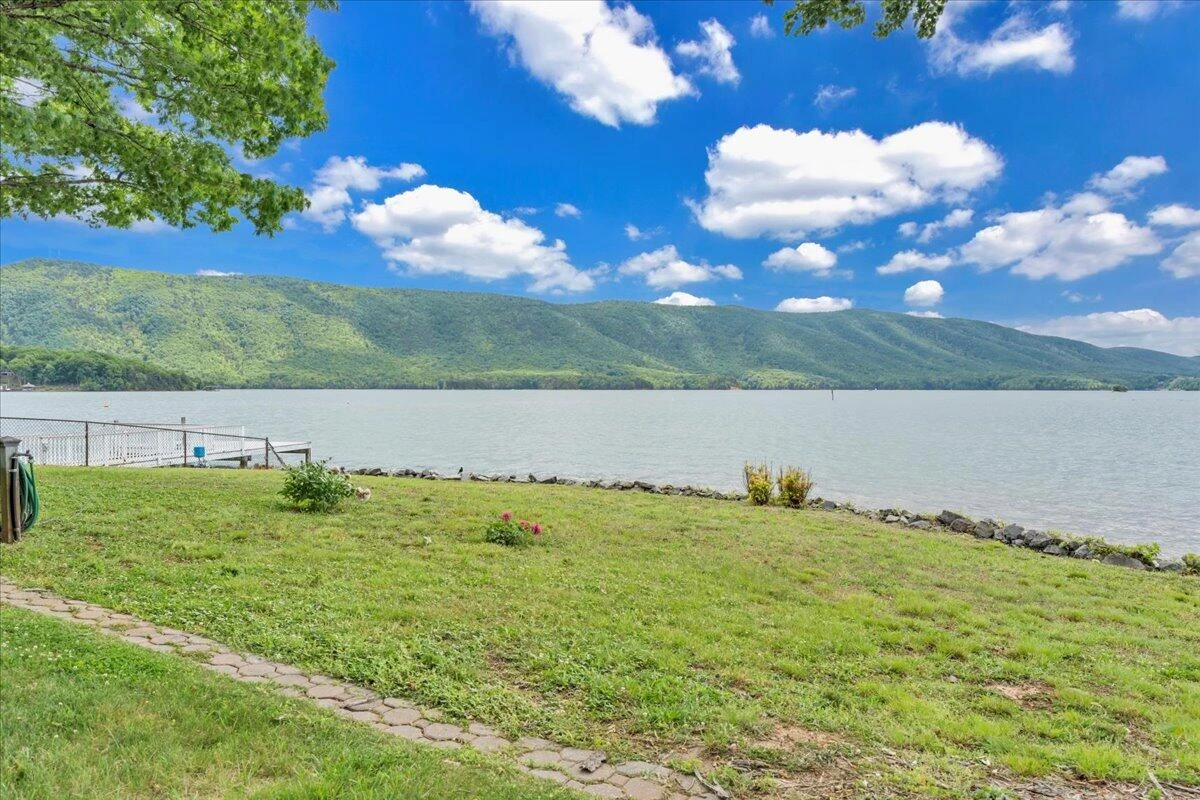 230 Lee DR - Photo 10