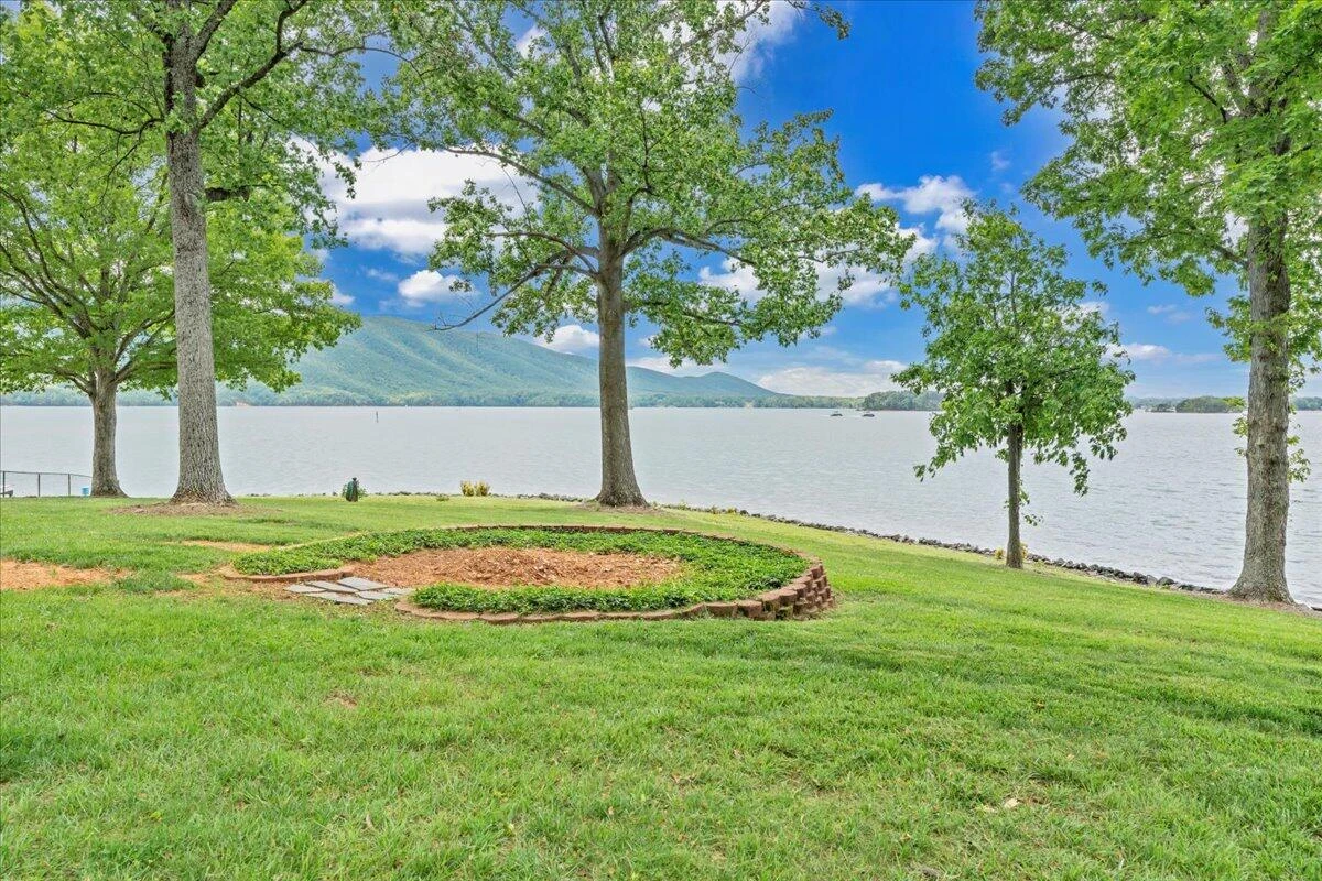 230 Lee DR - Photo 7