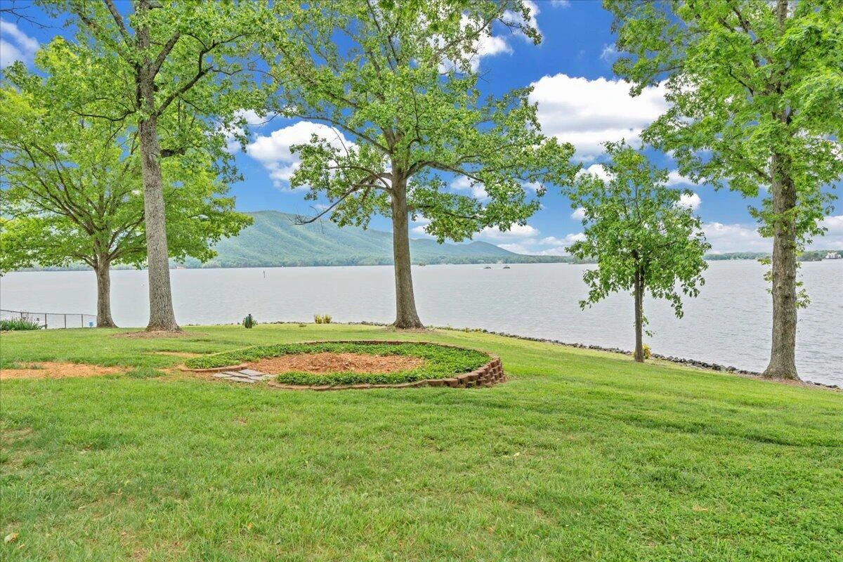 230 Lee DR - Photo 9