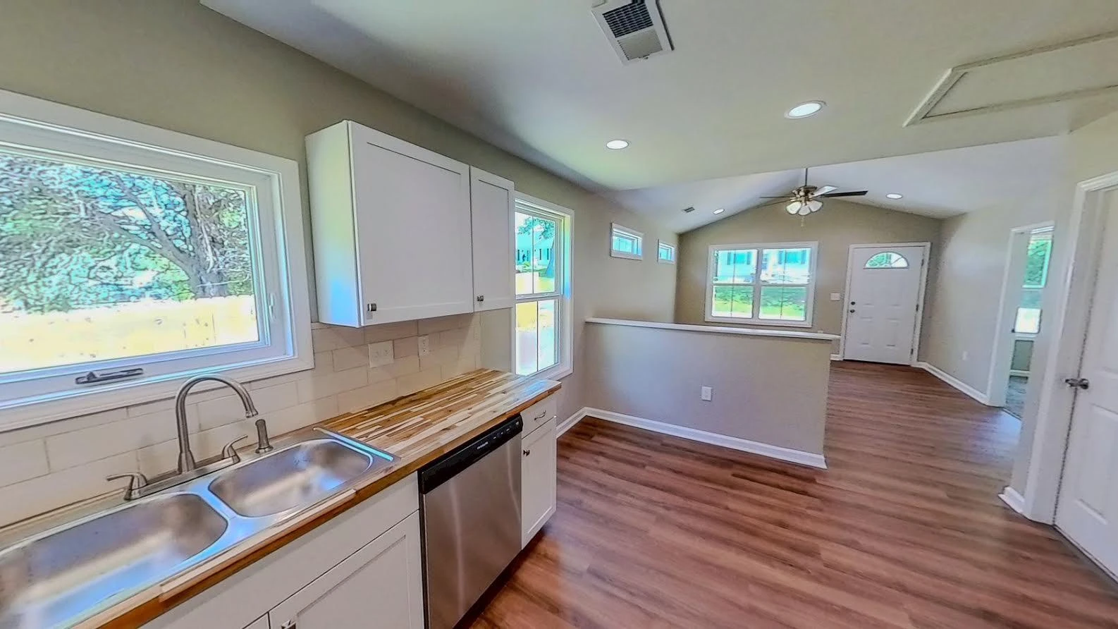 1424 Varnell AVE NE - Photo 5