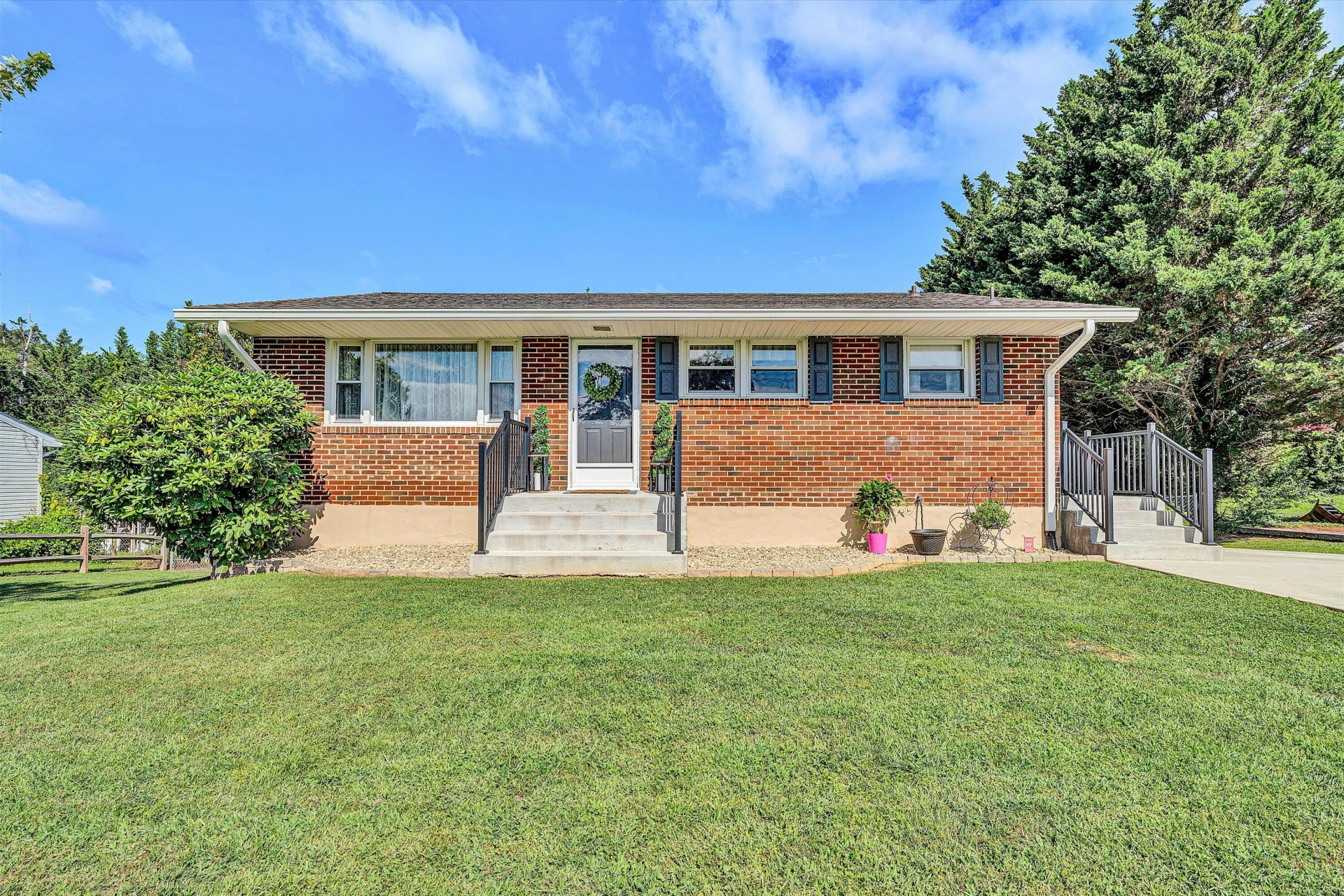1313 Vivian AVE - Photo 2