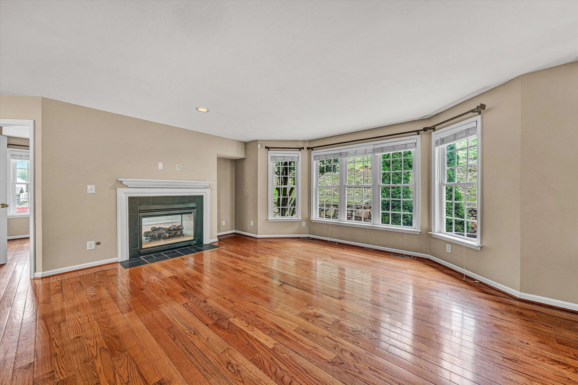 6378 Sandhurst DR - Photo 15