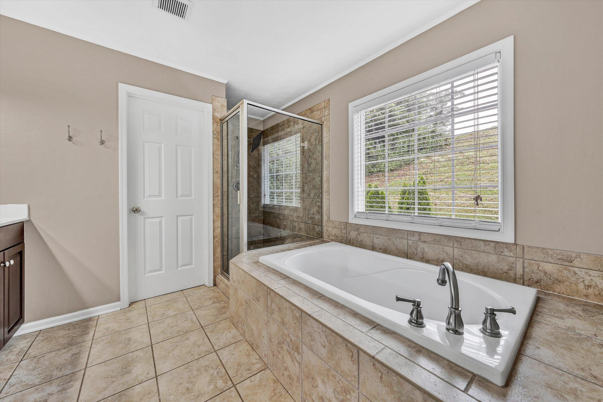 6378 Sandhurst DR - Photo 28