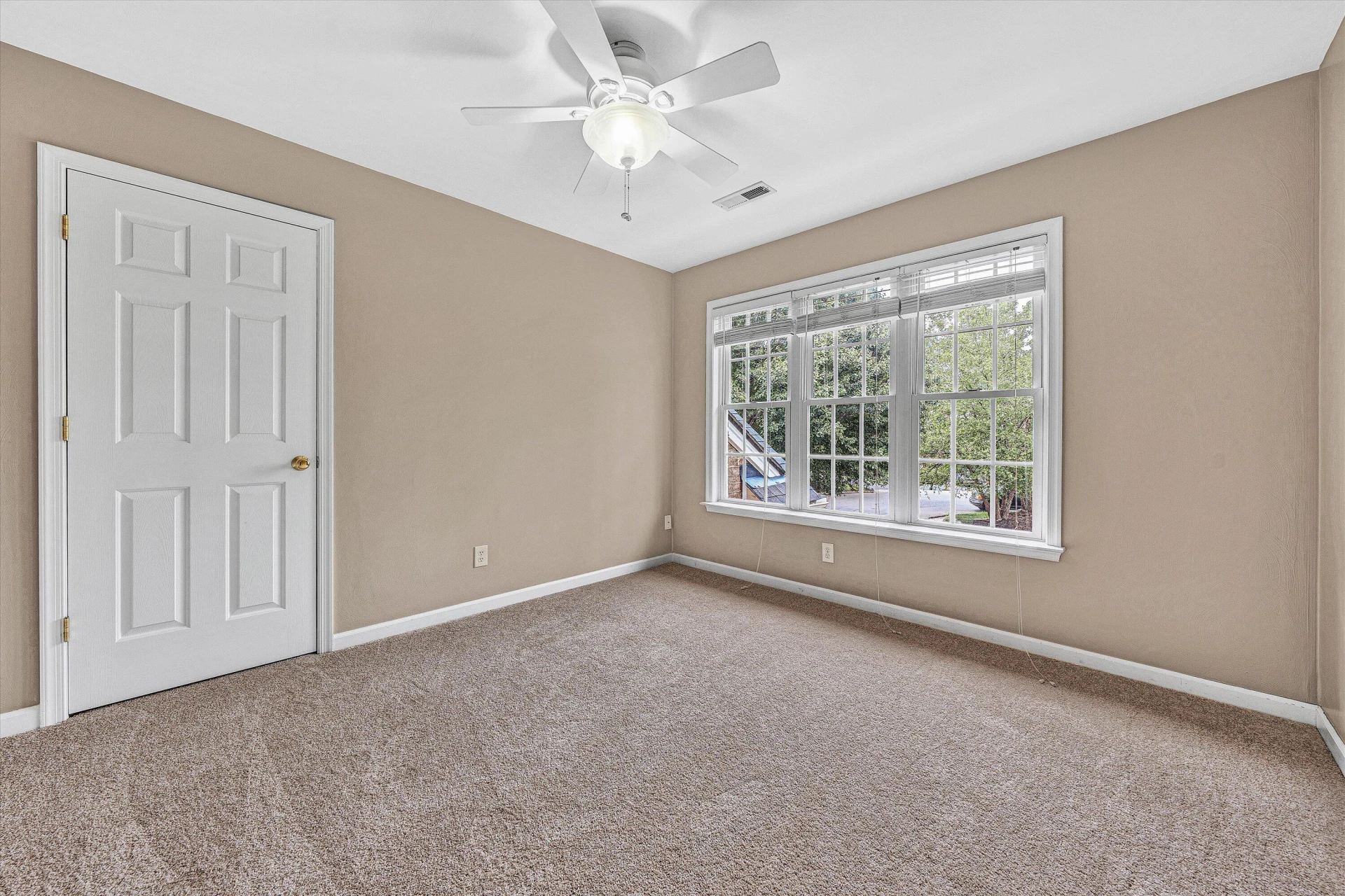 6378 Sandhurst DR - Photo 35