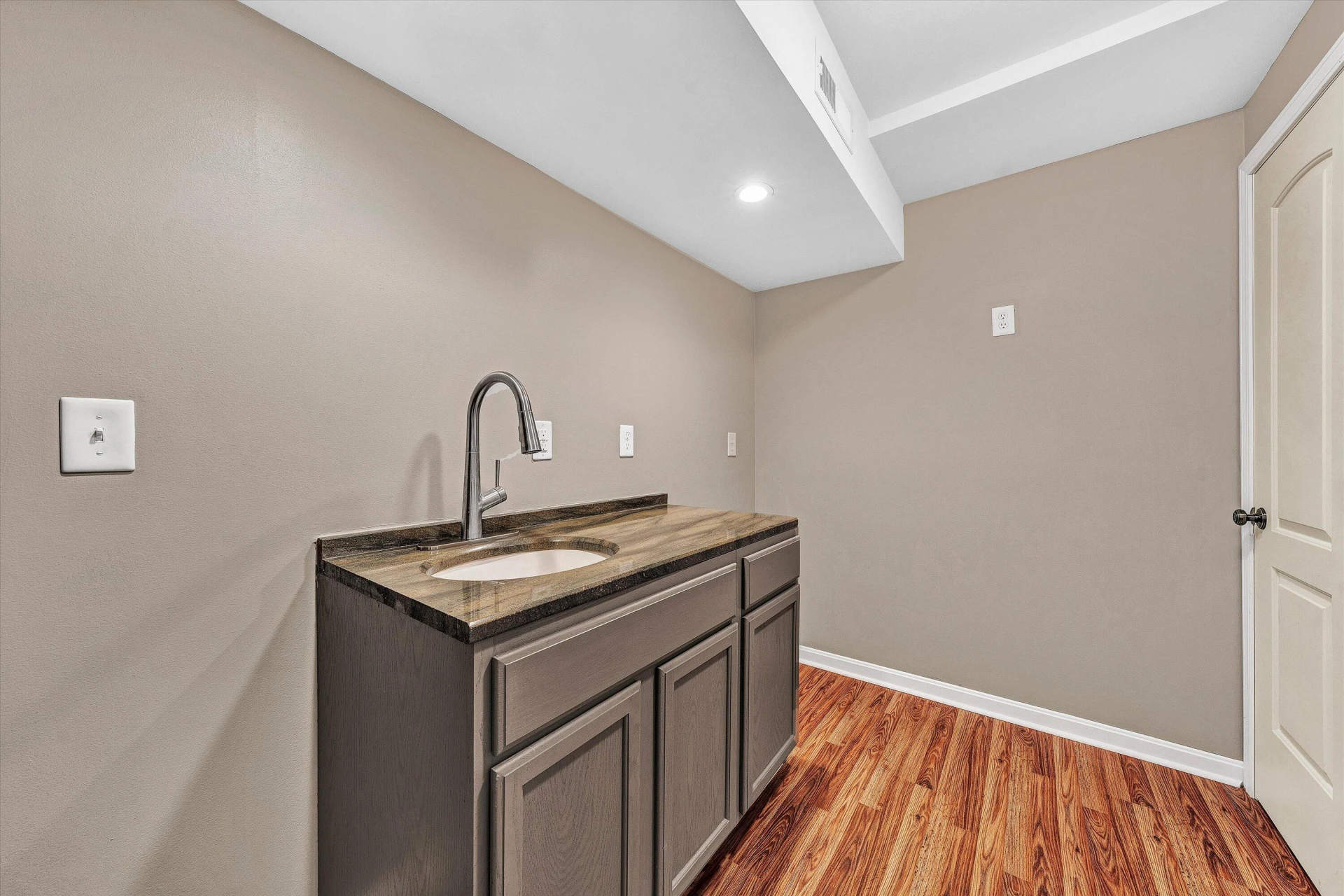6378 Sandhurst DR - Photo 43