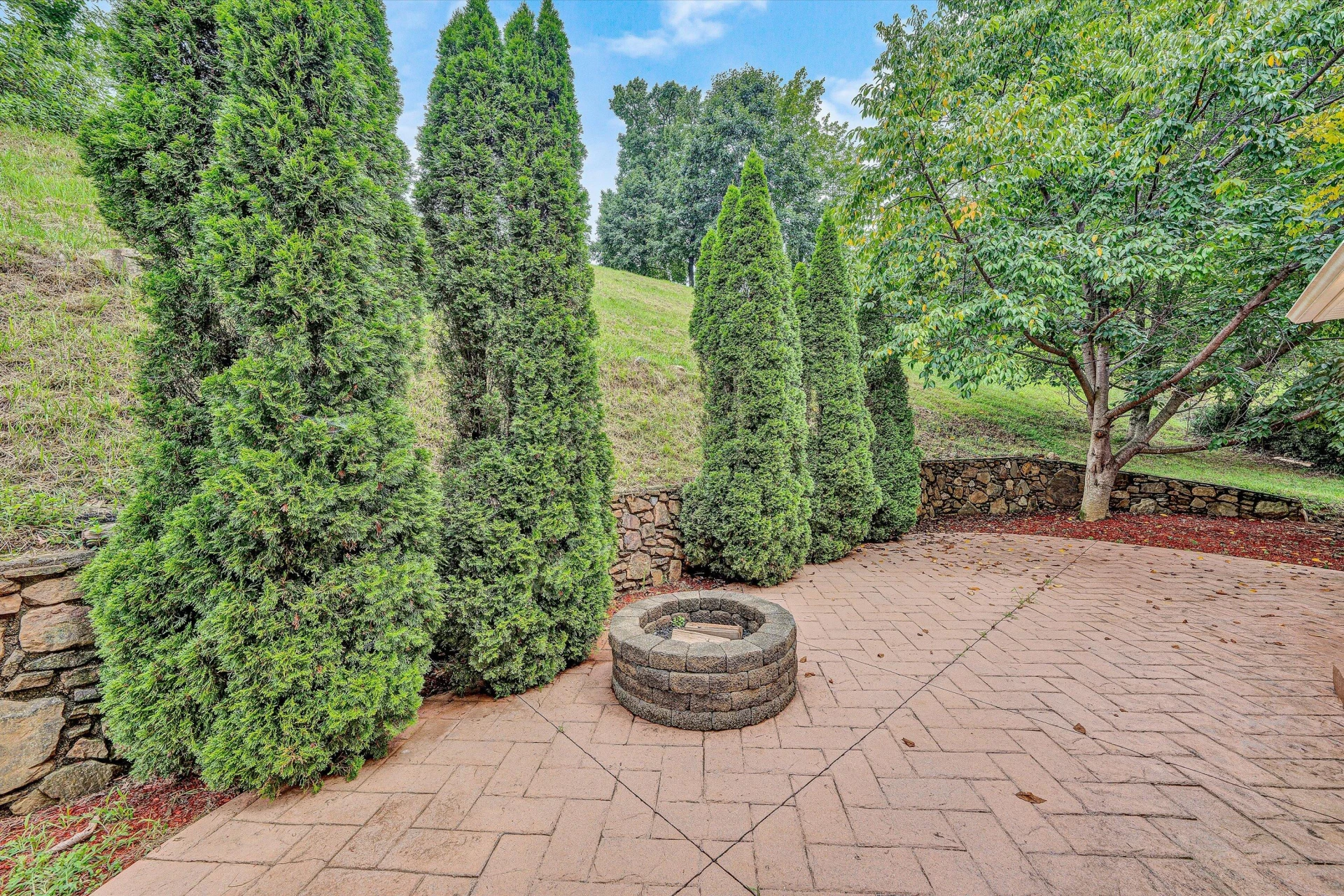 6378 Sandhurst DR - Photo 47