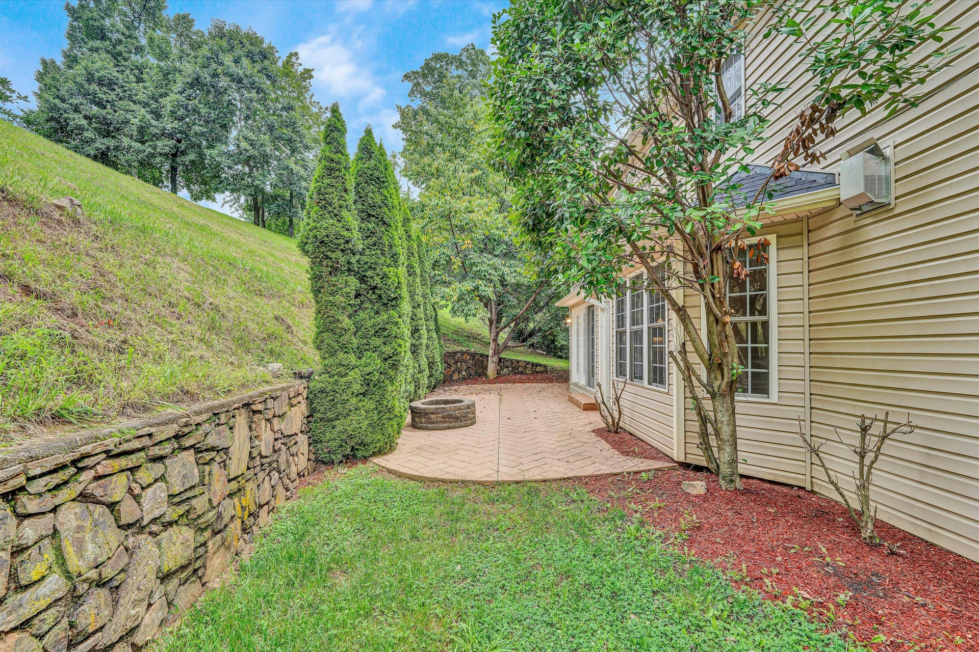 6378 Sandhurst DR - Photo 48