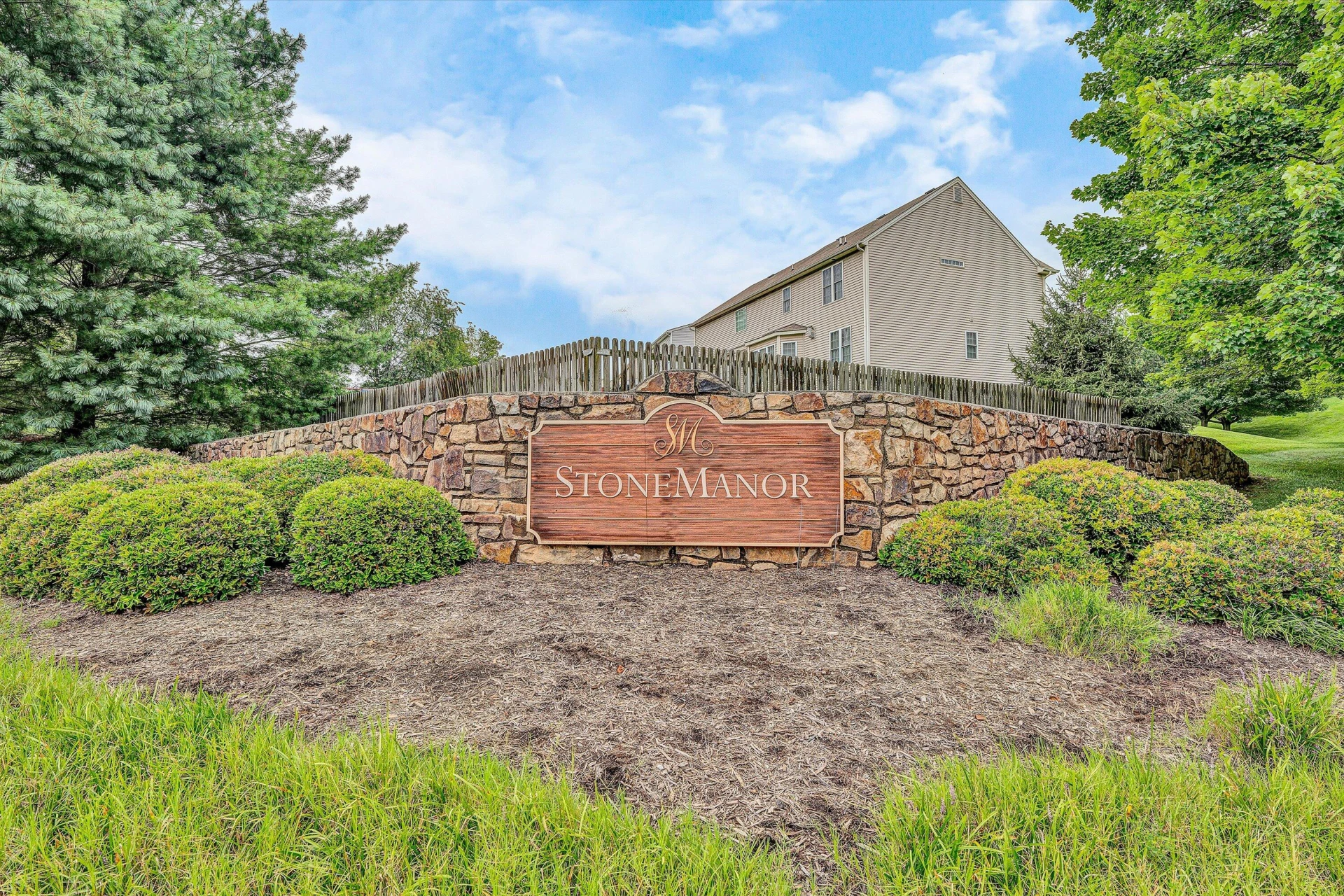 6378 Sandhurst DR - Photo 52