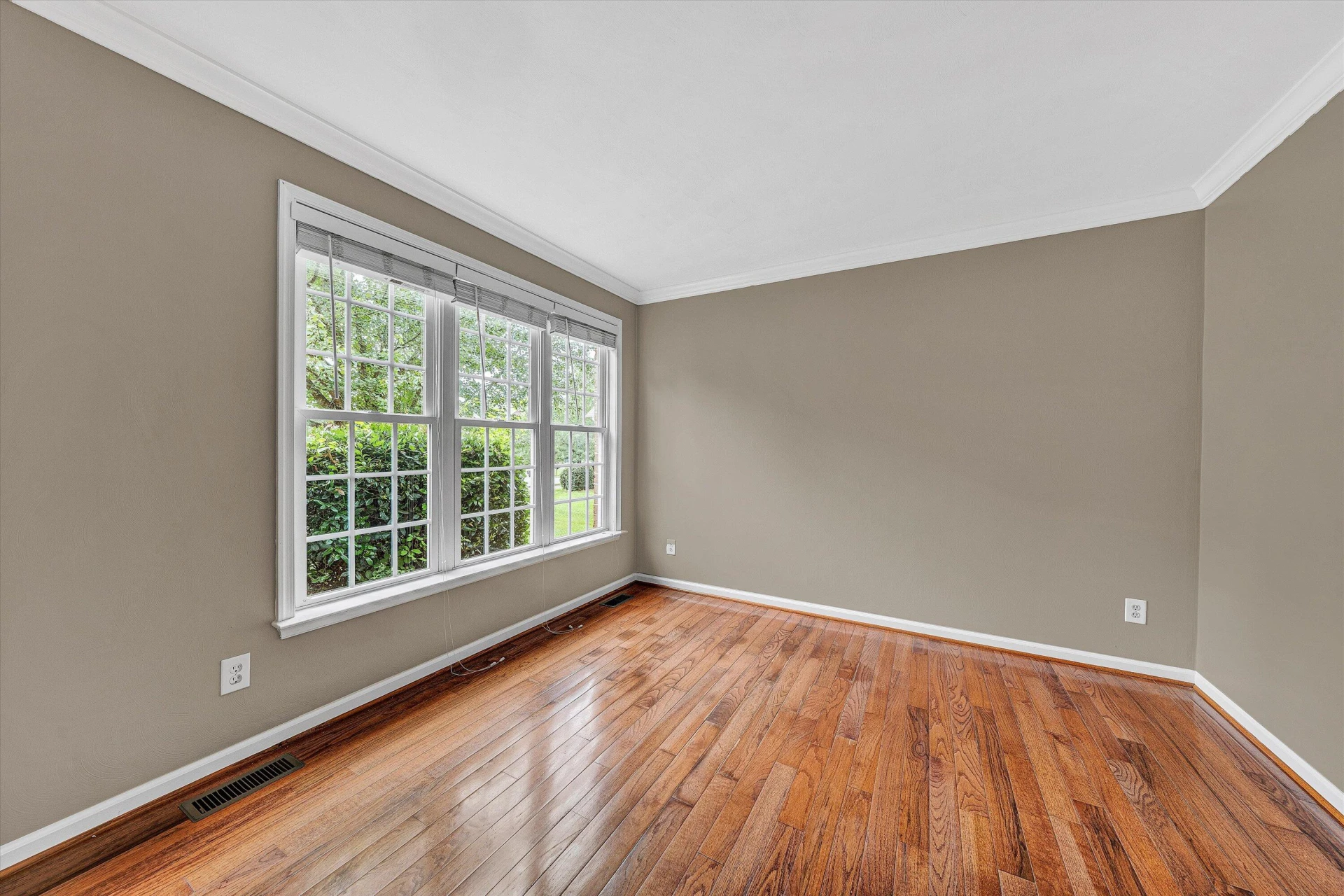 6378 Sandhurst DR - Photo 10