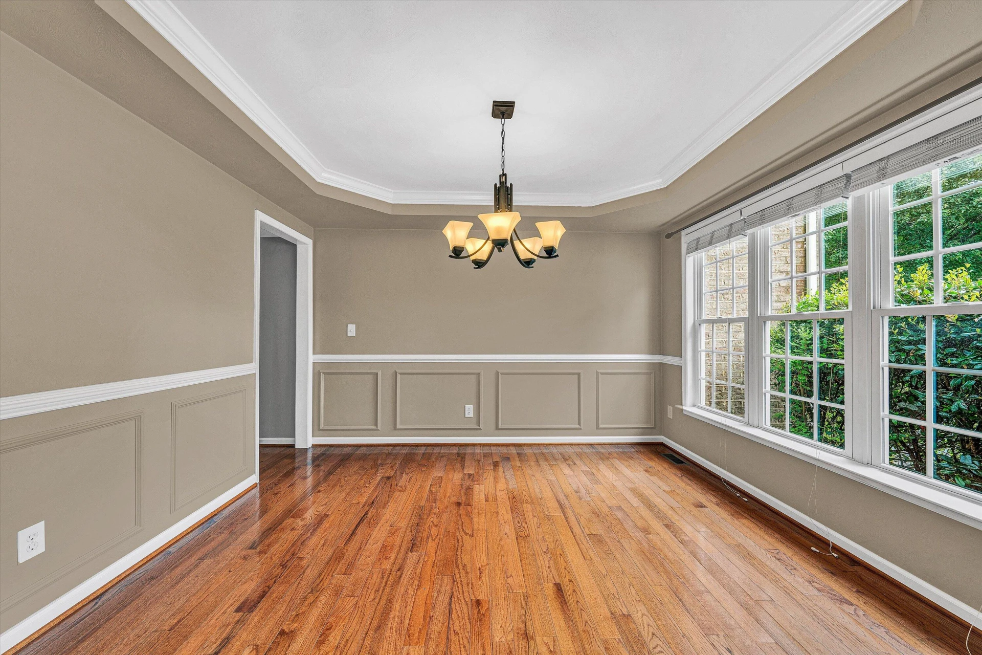6378 Sandhurst DR - Photo 11