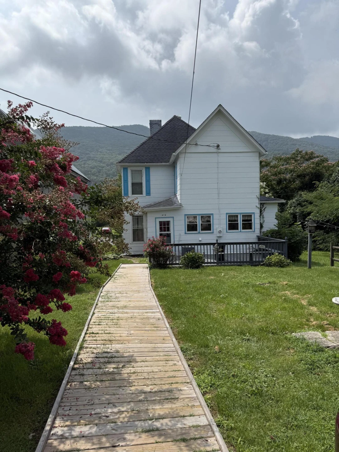 412 W Ridgeway ST - Photo 2