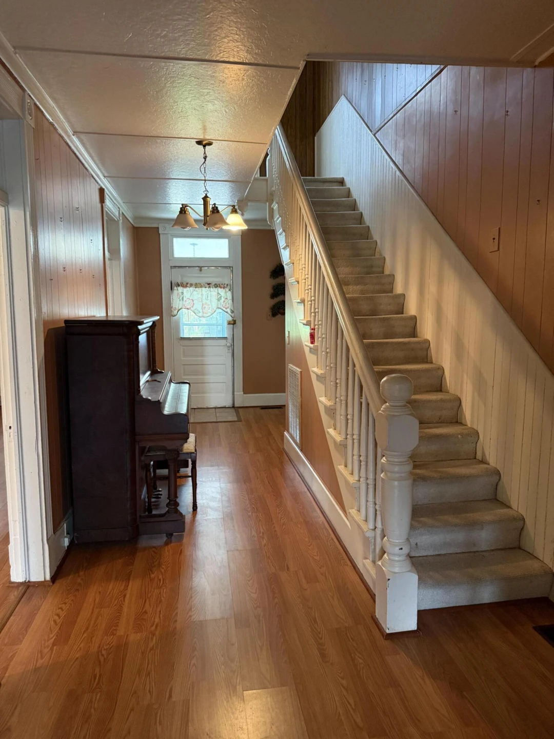 412 W Ridgeway ST - Photo 5