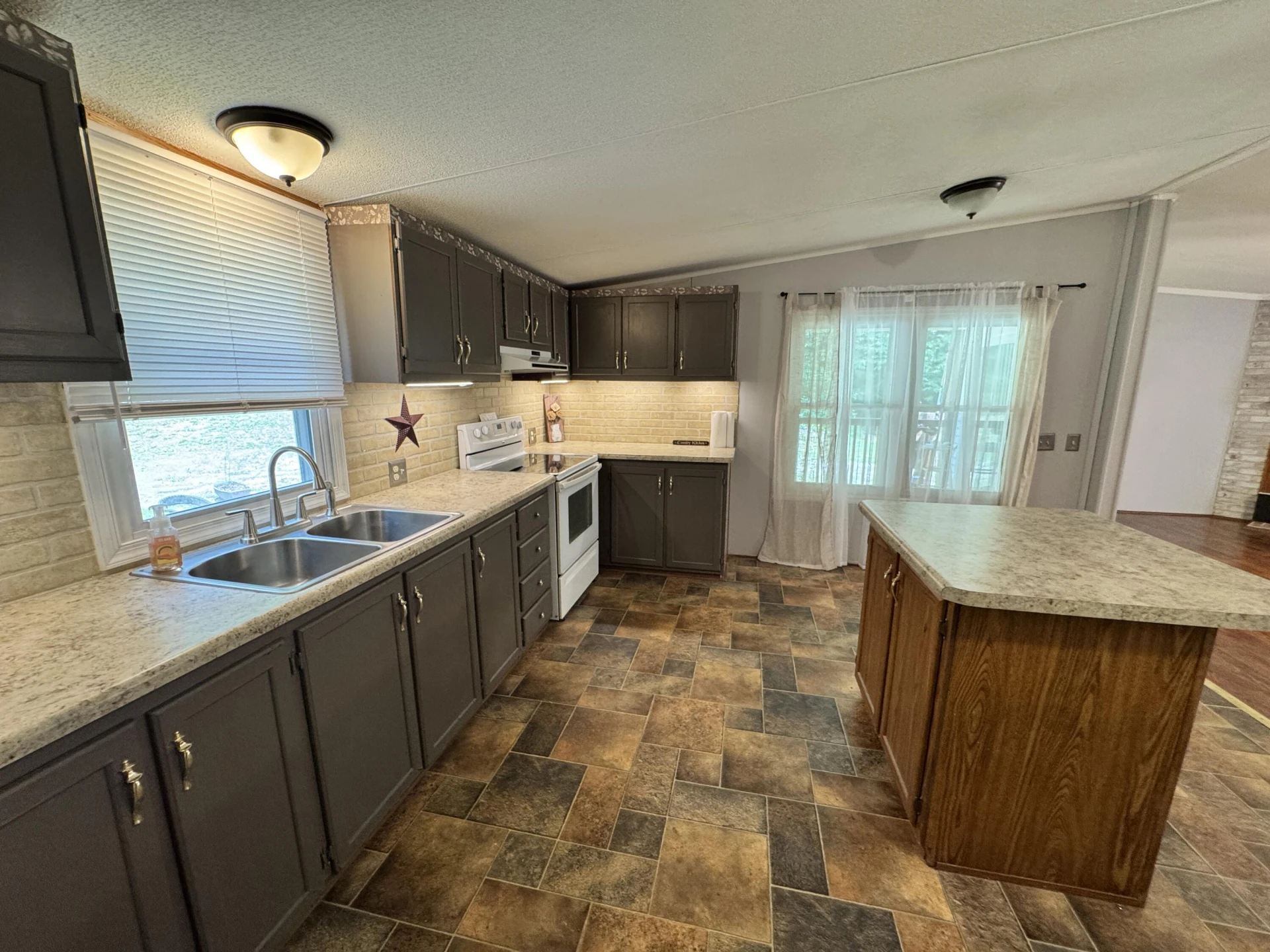 23 Meryls RD - Photo 3
