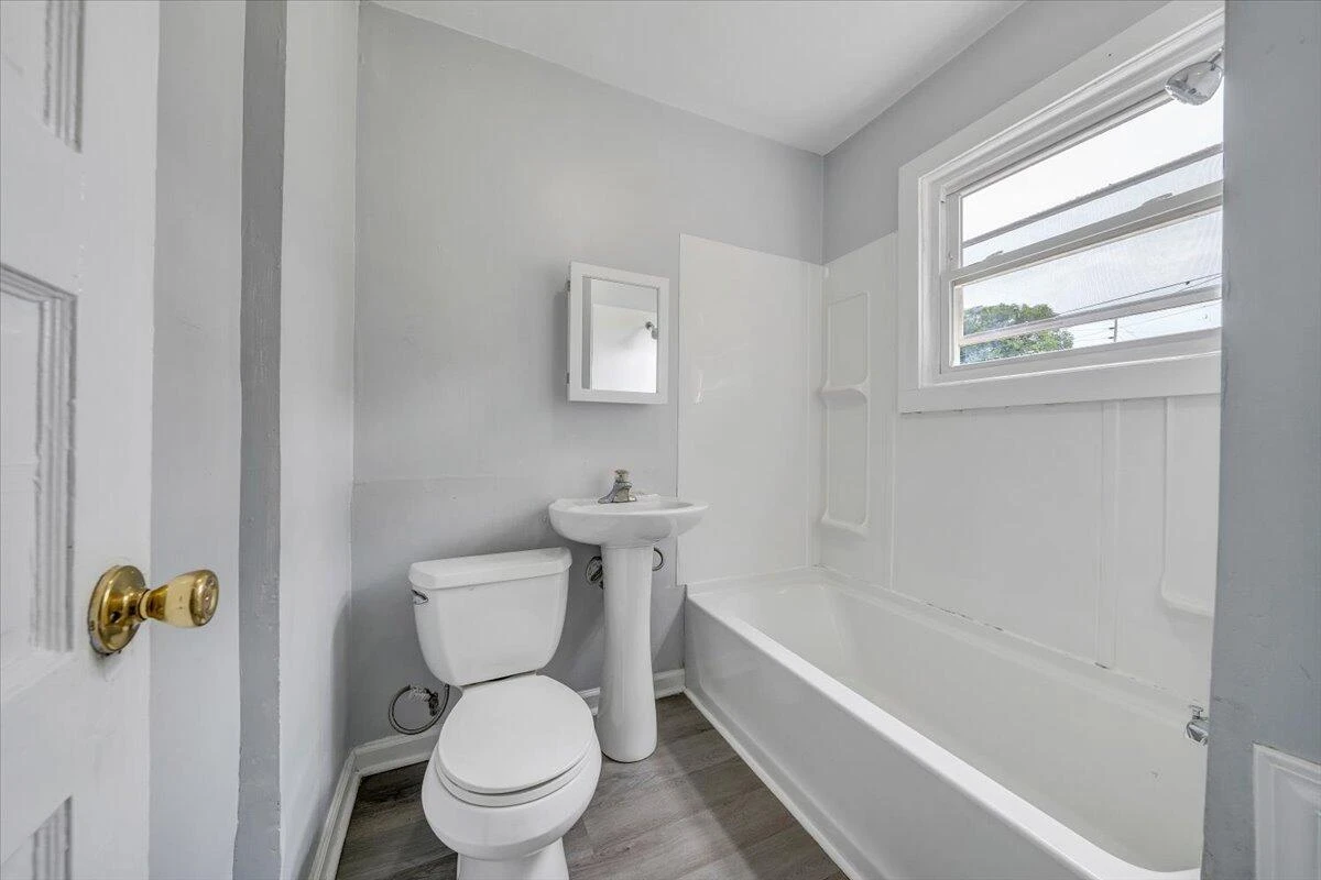 1304 Dale AVE SE - Photo 12