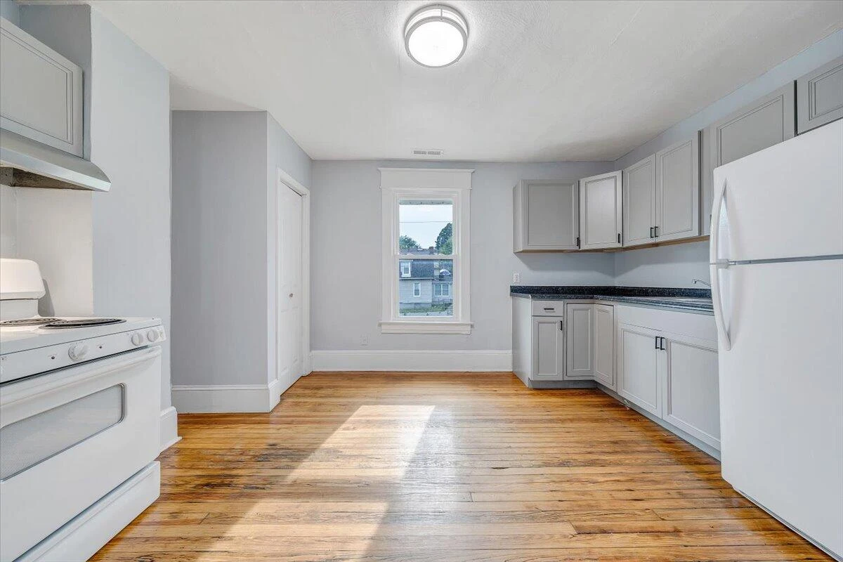 1304 Dale AVE SE - Photo 16
