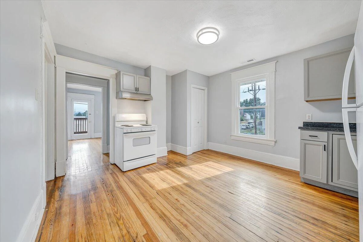 1304 Dale AVE SE - Photo 17