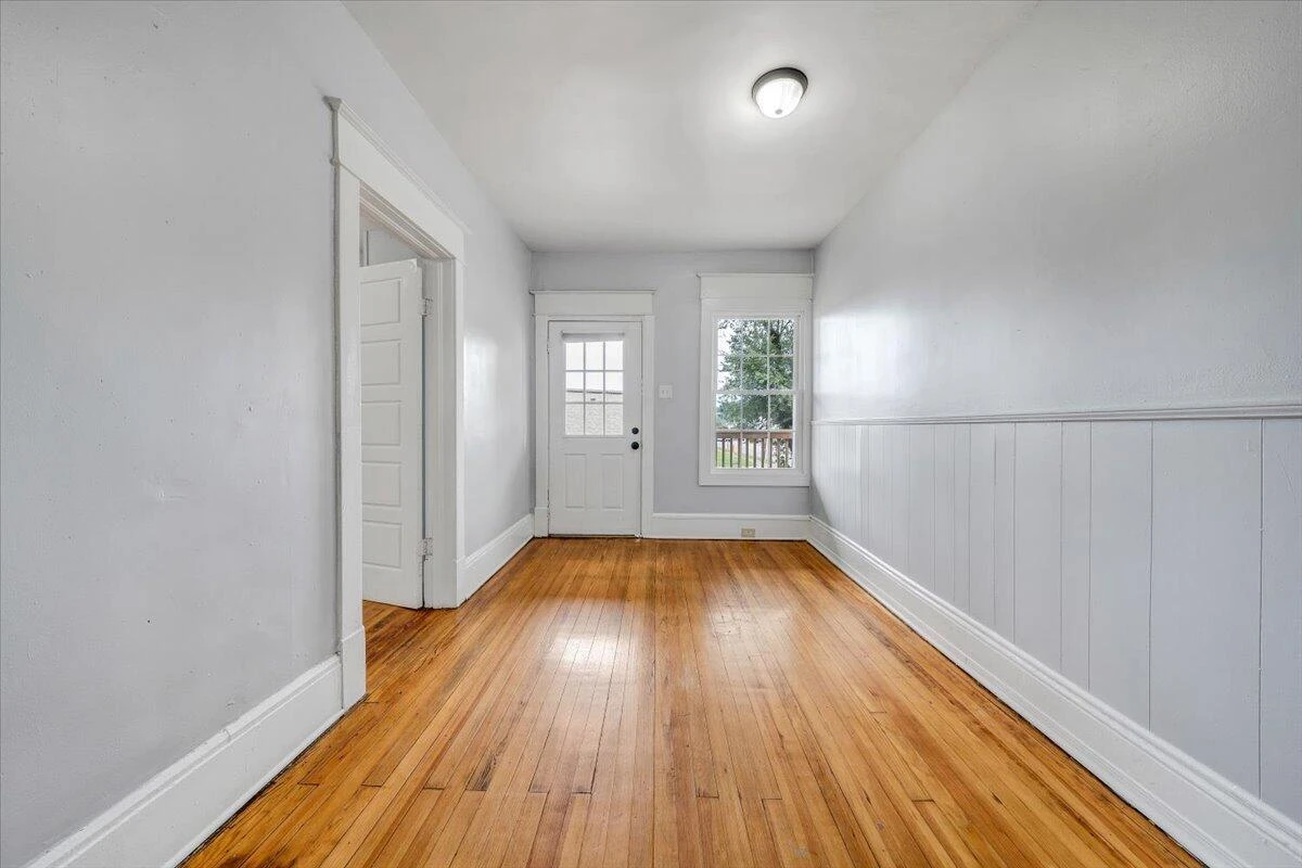 1304 Dale AVE SE - Photo 2