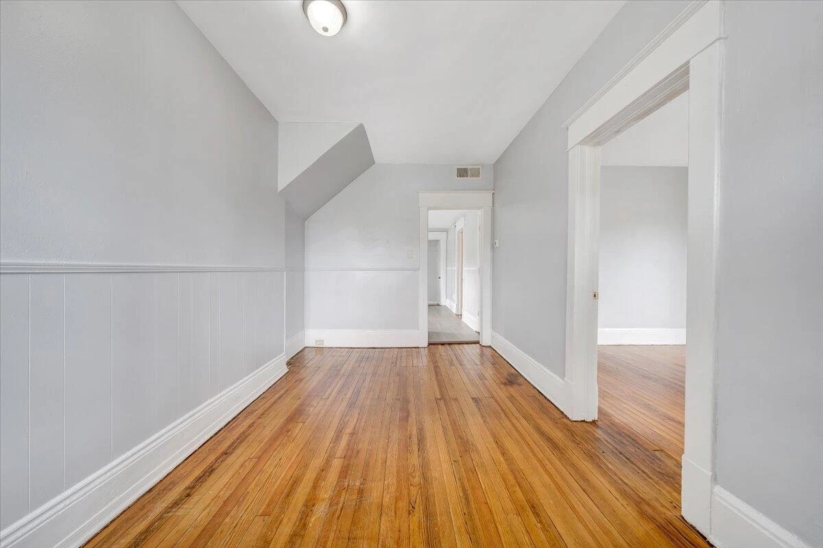 1304 Dale AVE SE - Photo 3