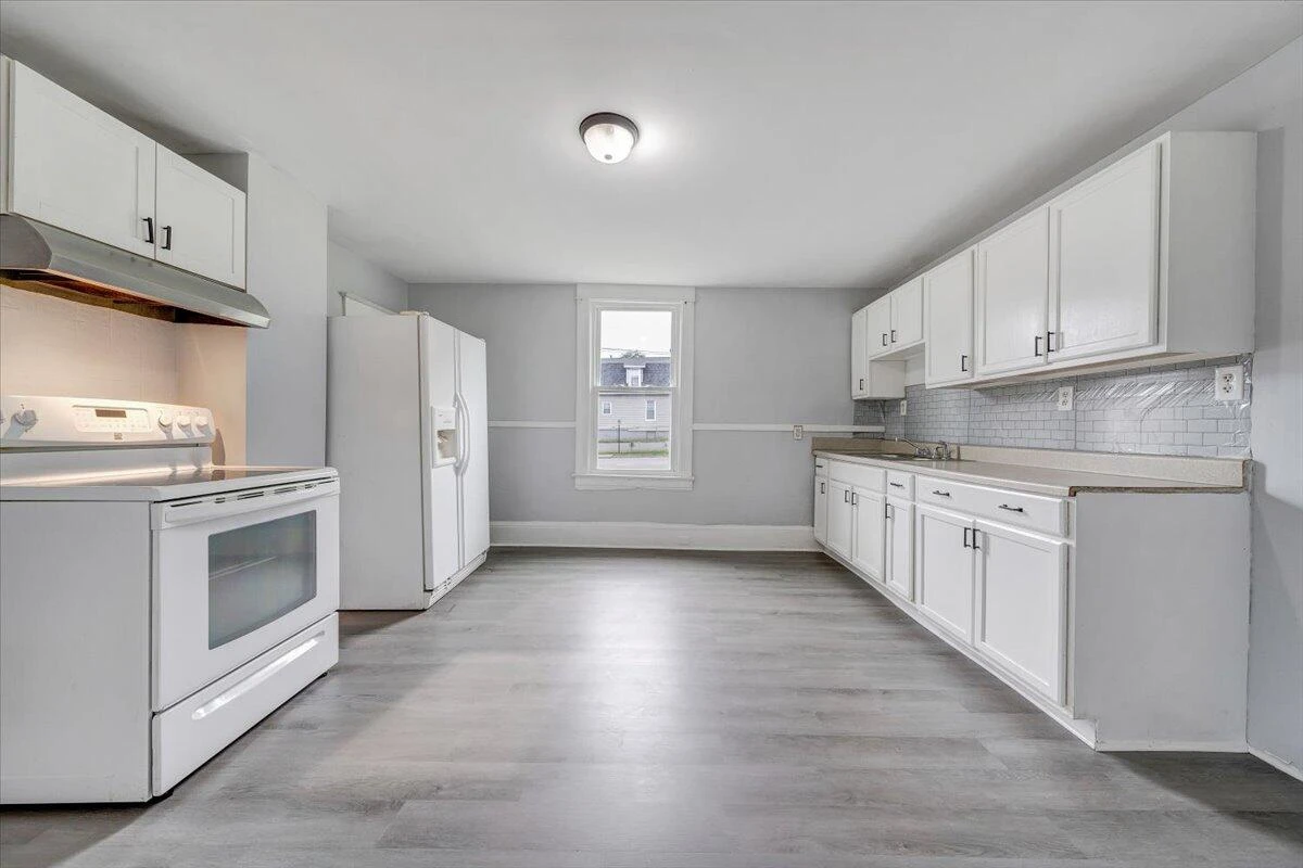 1304 Dale AVE SE - Photo 6