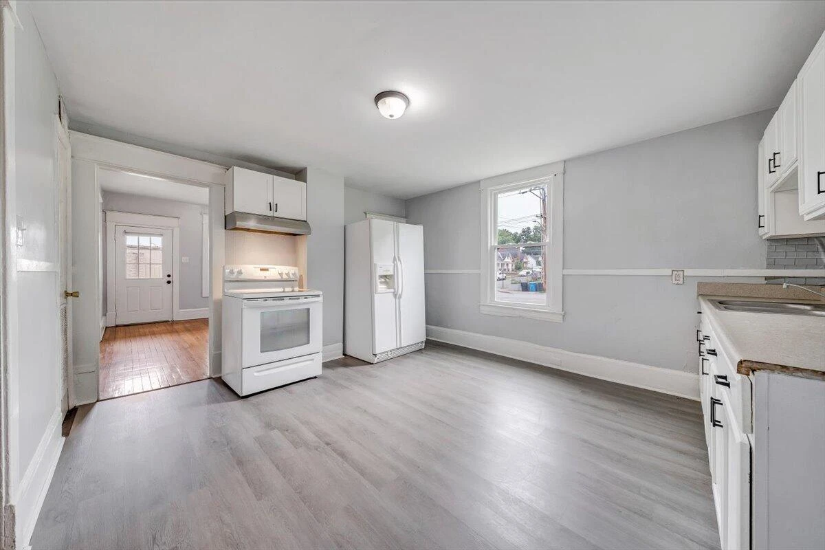 1304 Dale AVE SE - Photo 7