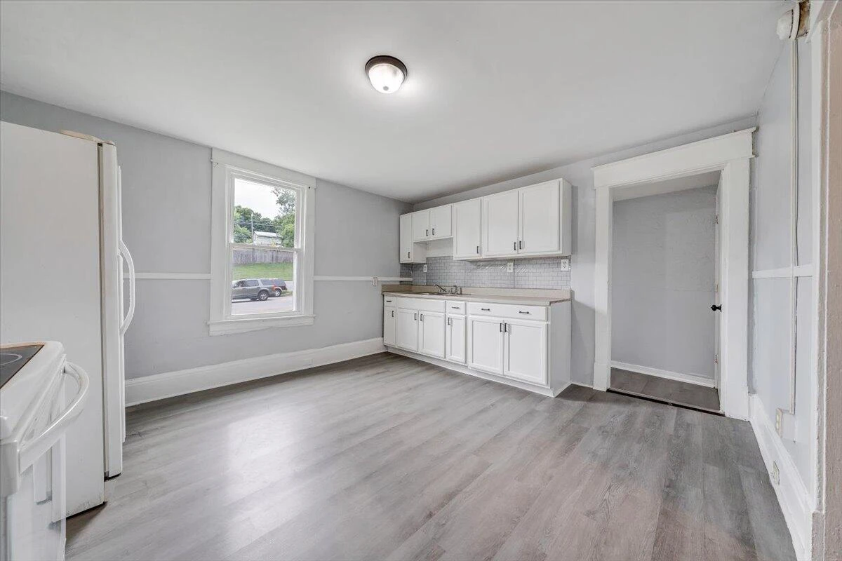 1304 Dale AVE SE - Photo 9
