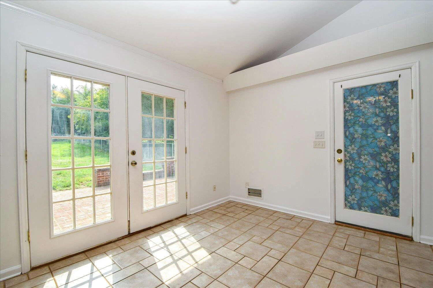 2779 Hillbrook DR - Photo 12