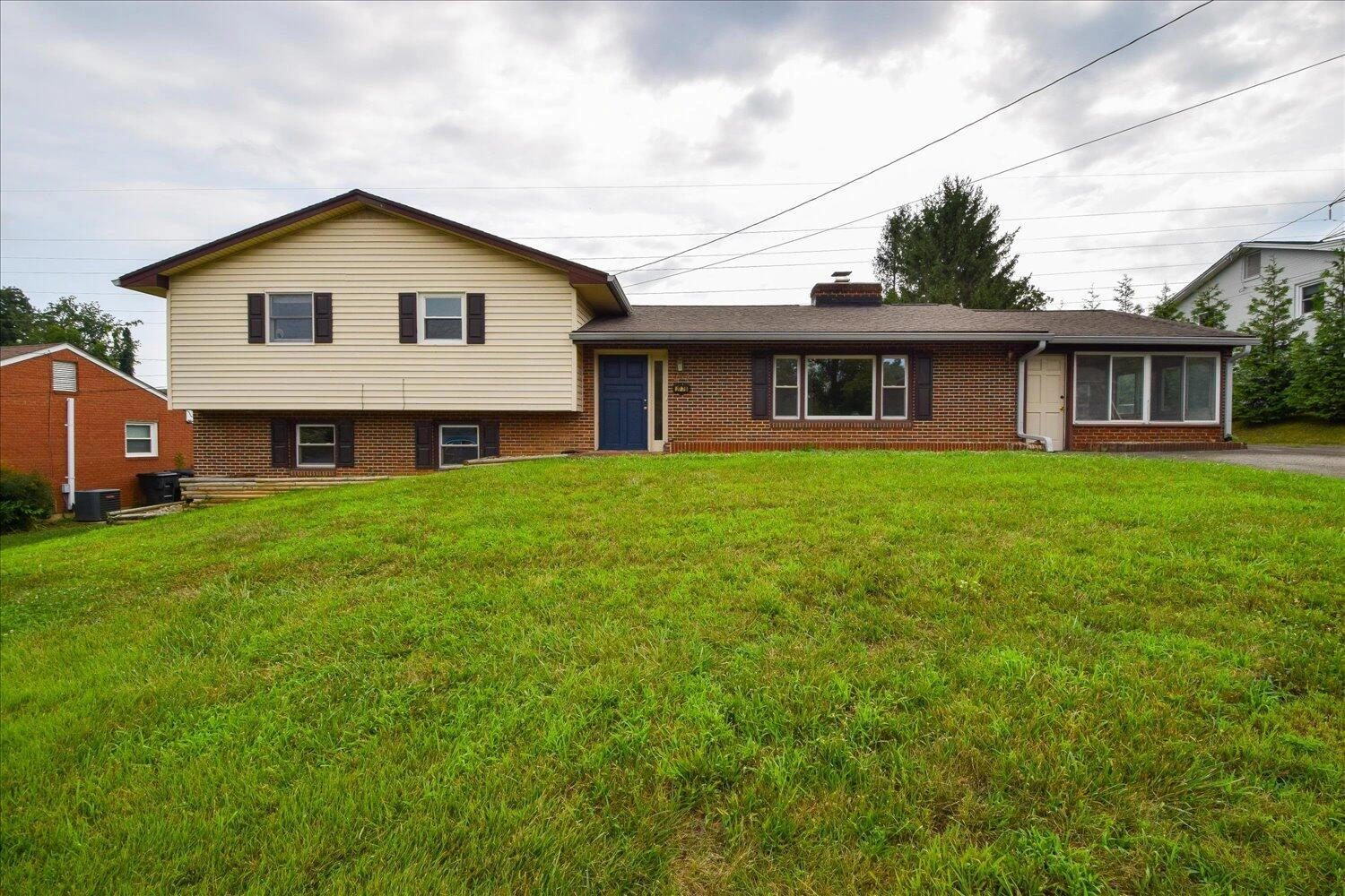 2779 Hillbrook DR - Photo 6
