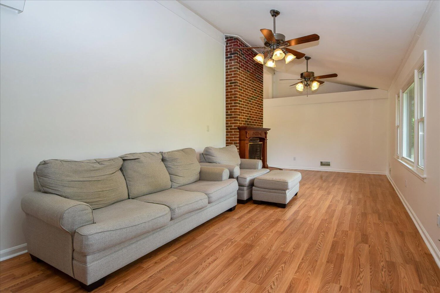 2779 Hillbrook DR - Photo 9
