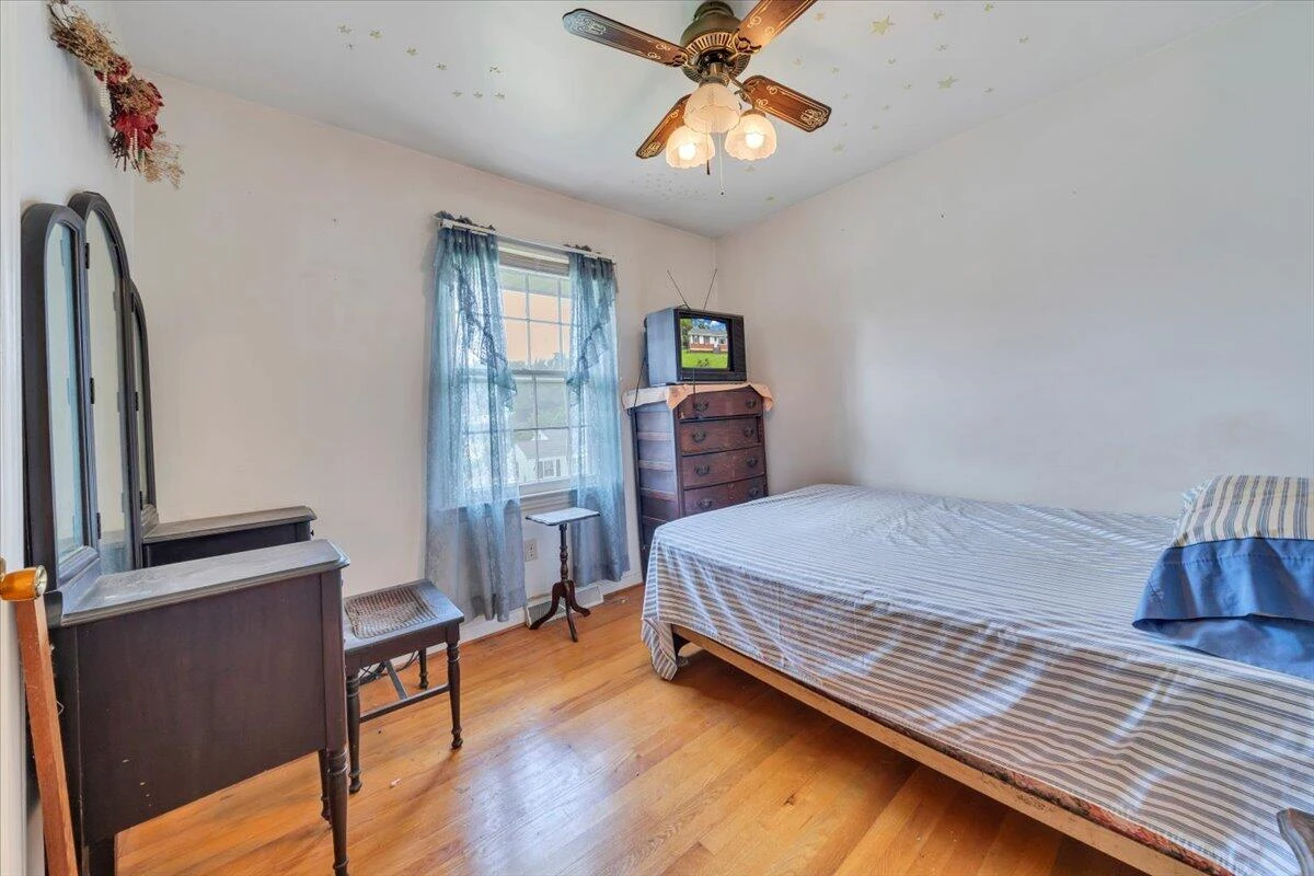 5116 Woodlawn RD NW - Photo 11