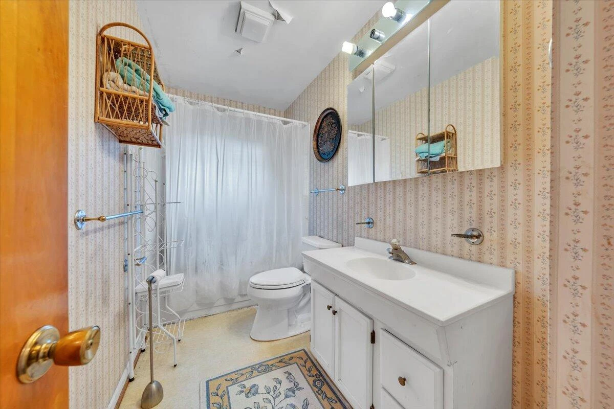 5116 Woodlawn RD NW - Photo 16