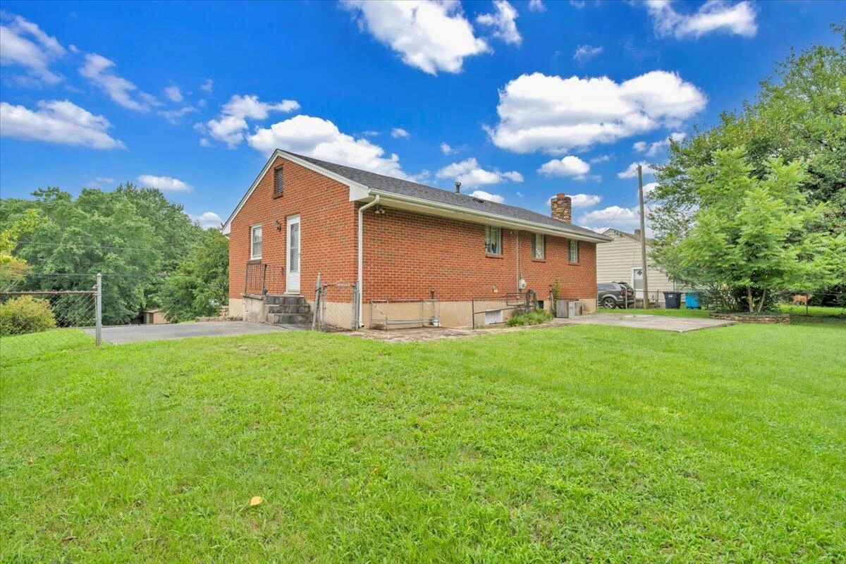 5116 Woodlawn RD NW - Photo 20