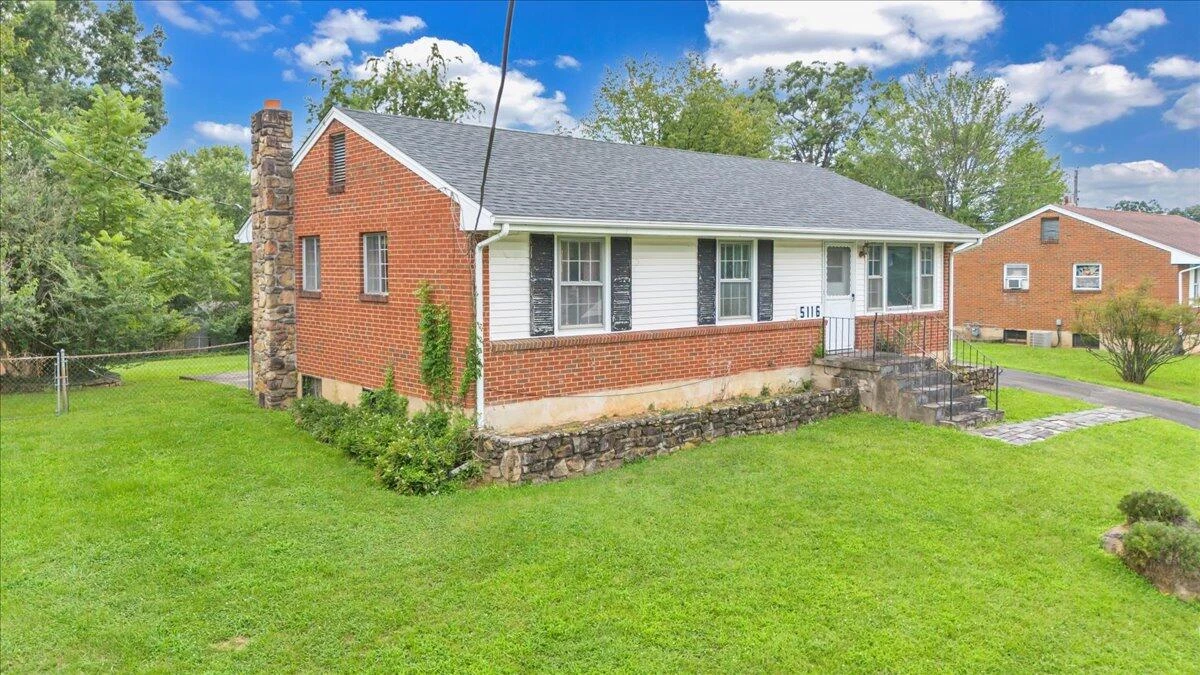 5116 Woodlawn RD NW - Photo 23