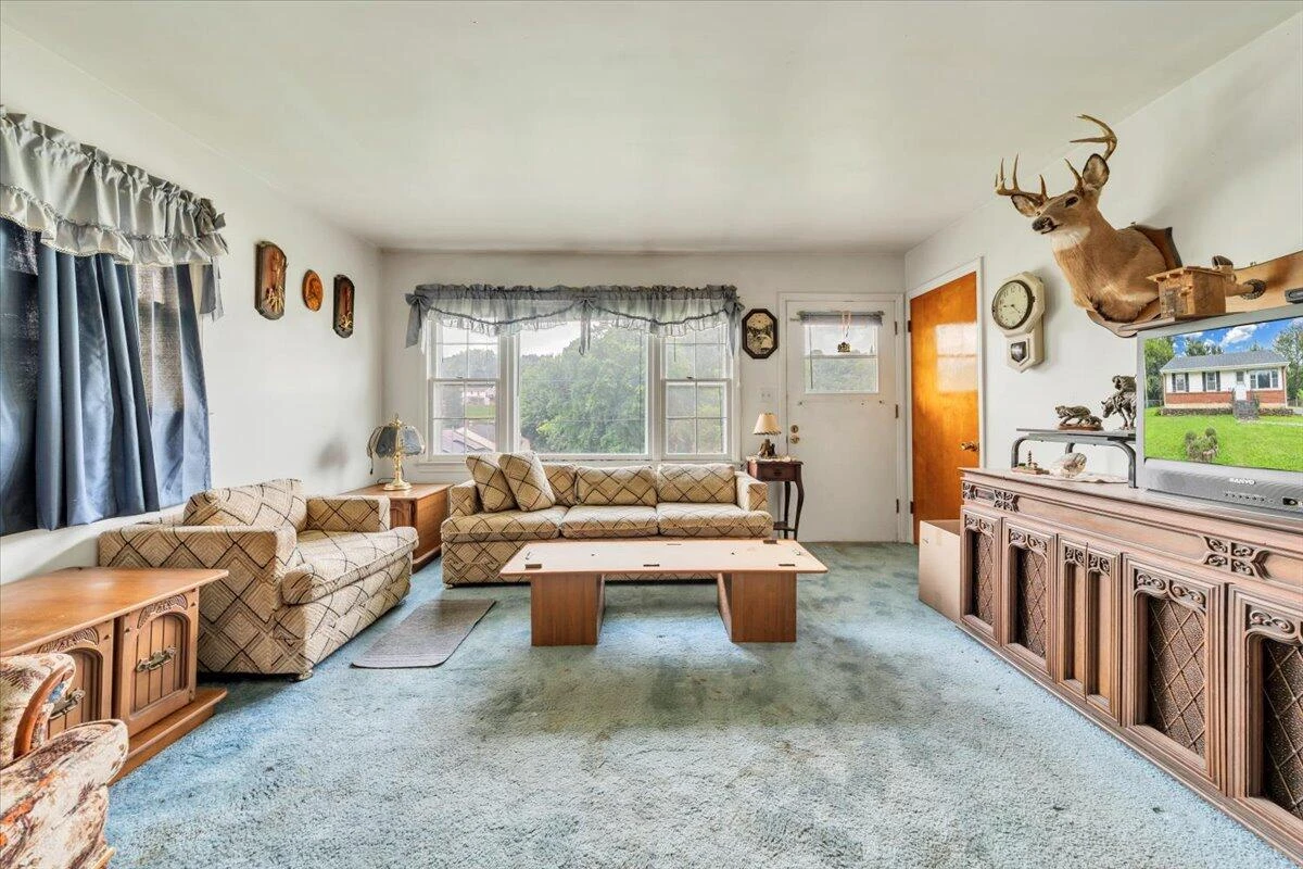 5116 Woodlawn RD NW - Photo 3