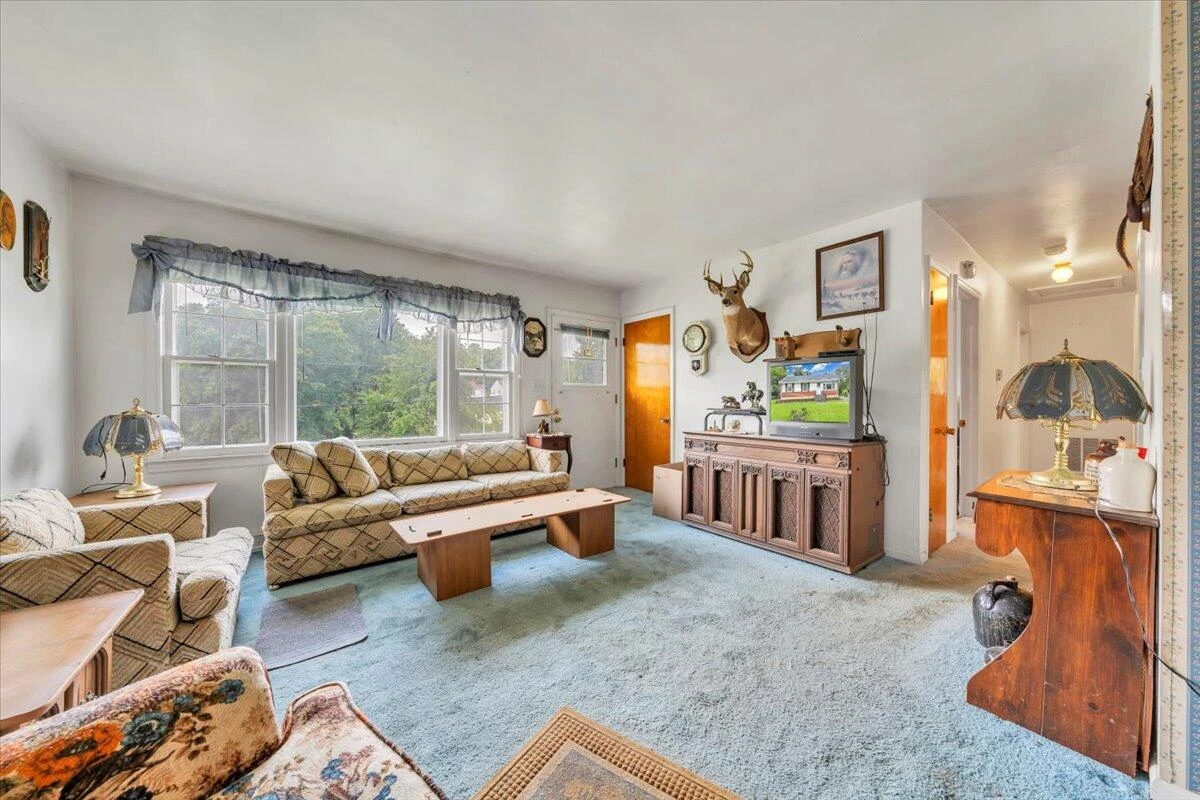 5116 Woodlawn RD NW - Photo 4