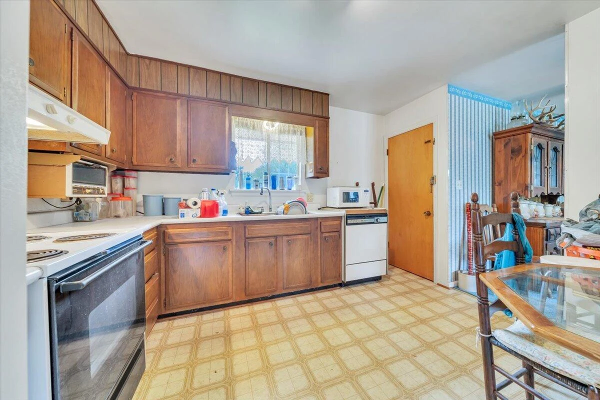 5116 Woodlawn RD NW - Photo 8