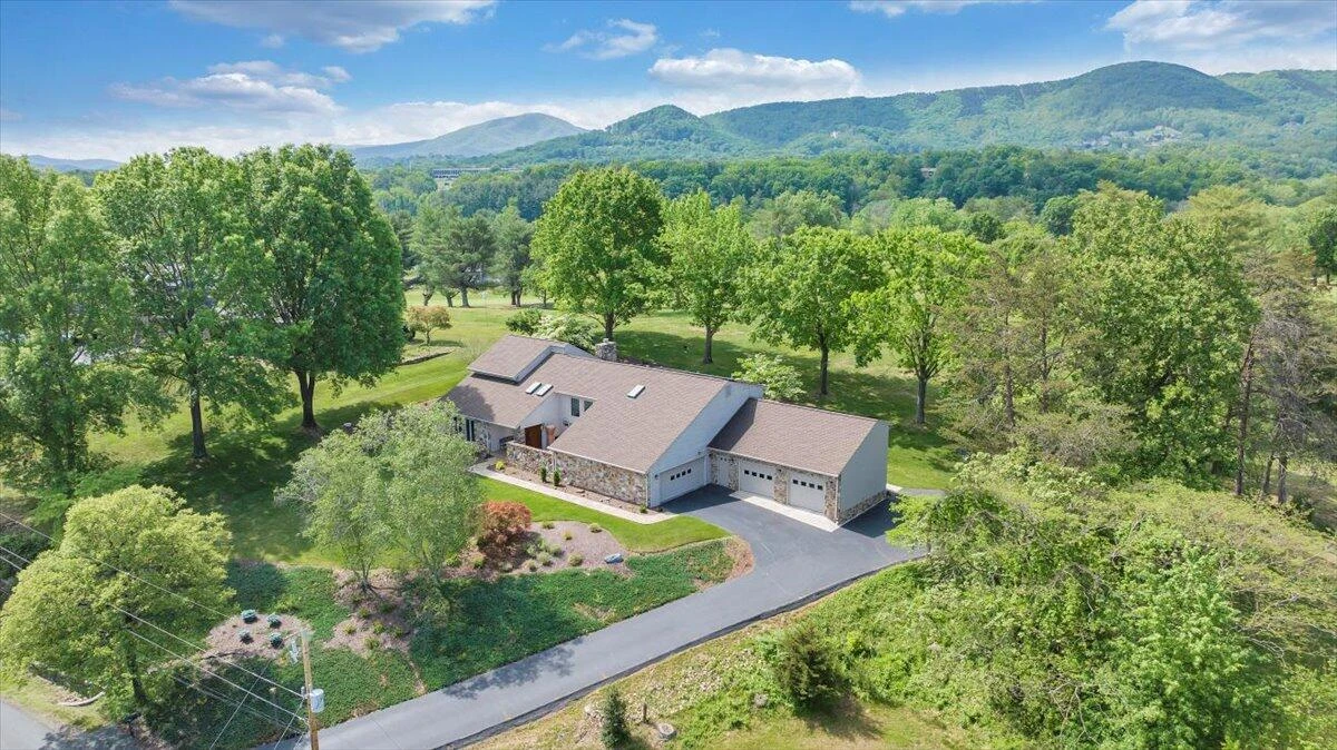 5319 McVitty RD - Photo 4