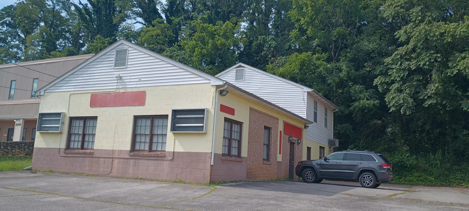 5105 Melrose AVE NW - Photo 2